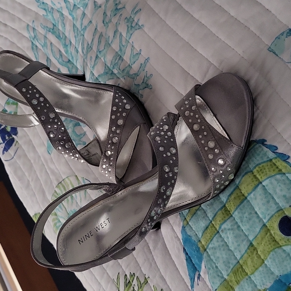 NWOT Nine West strappy heels. 8.5Never worn. Grey/ Silver .4 inch heel